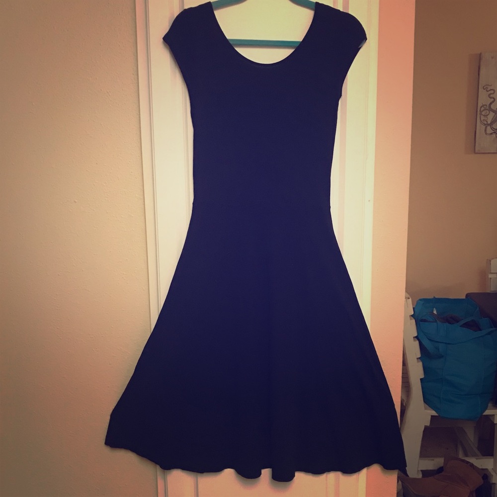 🍋 Gap Midi Dress in Black